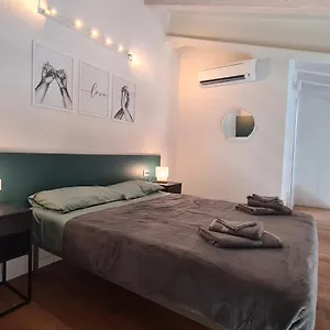 https://porta-nuova-appartamento-moderno-in-centro.italymilanhotels.net